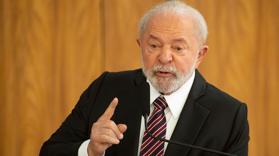 Lula cogita mudar ministros
