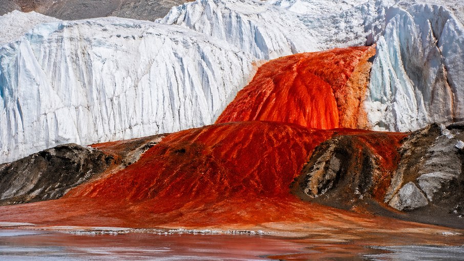 “Cachoeira de sangue” revela o que está sob o gelo da Antártida