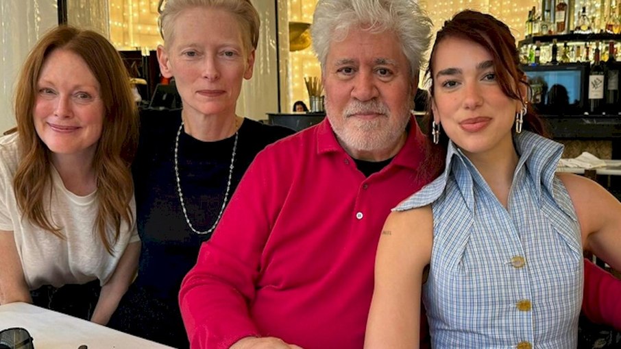 Dua Lipa se encontra como Pedro Almodóvar em Madri