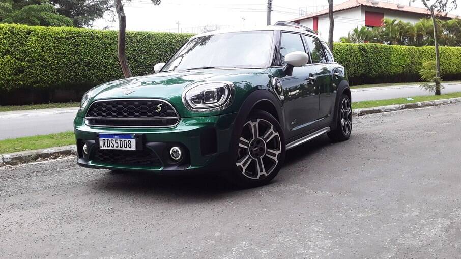 Mini Countryman SE da linha 2021: rodas de aro 19, frete reestilizada e o mesmo conjunto eficiente adotado anteriormente