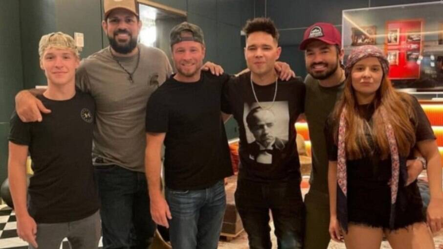 Maiara, Fernando e Sorocaba se encontram com Brian Litrell, do Backstreet Boys 