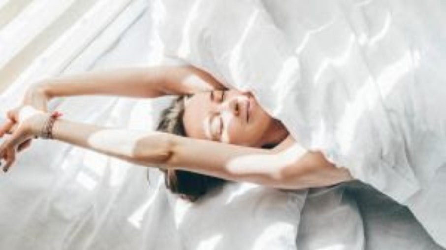 Sofre com insônia? Terapeuta holística ensina ritual simples para dormir bem