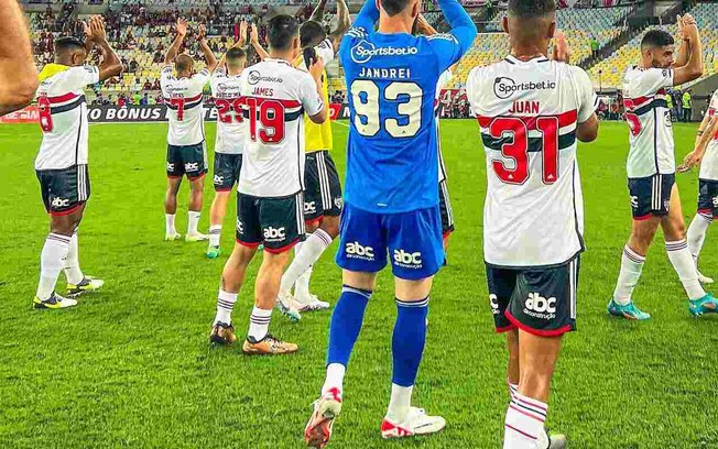 São Paulo encara o Fortaleza, mas com a cabeça na Copa do Brasil