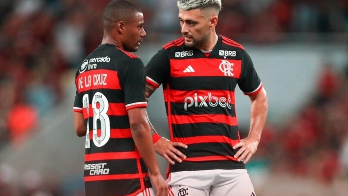 Arrascaeta e De La Cruz são dois dos principais nomes do elenco do Flamengo 