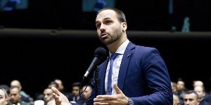 Eduardo Bolsonaro sugere intervenção militar dos EUA no Brasil