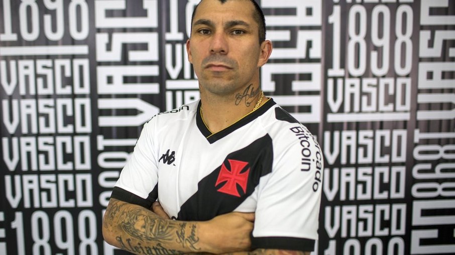 Vasco anuncia volante Gary Medel como novo reforço