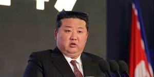 Kim Jong-Un visita navio projetado para "punir o inimigo