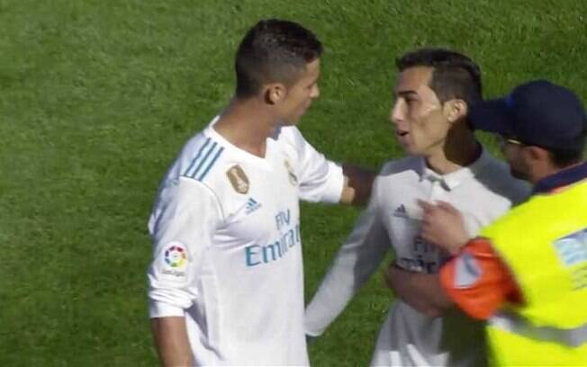 Torcedor se veste de Cristiano Ronaldo e invade campo no jogo Getafe x Real Madrid pelo Campeonato Espanhol