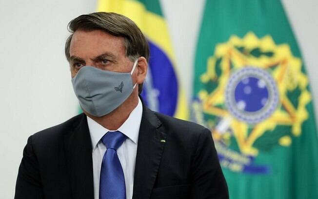 Jair Bolsonaro, presidente do Brasil, de máscara