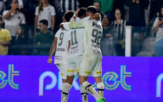Sob olhares de Lisca e Textor, Santos vence o Botafogo pelo Brasileirão e alivia pressão
