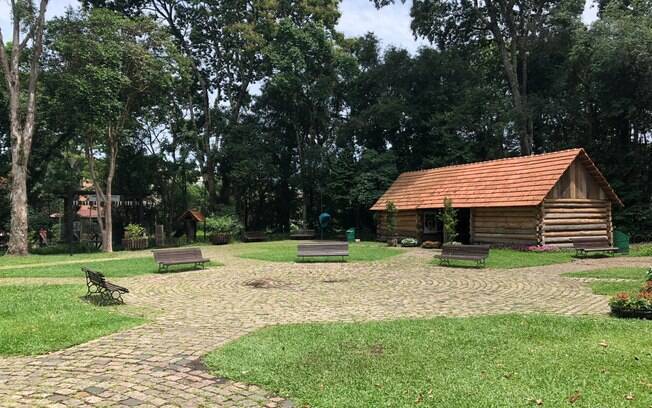 O Bosque do Papa João Paulo II sedia o Memorial da Imigração Polonesa e é um dos mais importantes parques de Curitiba