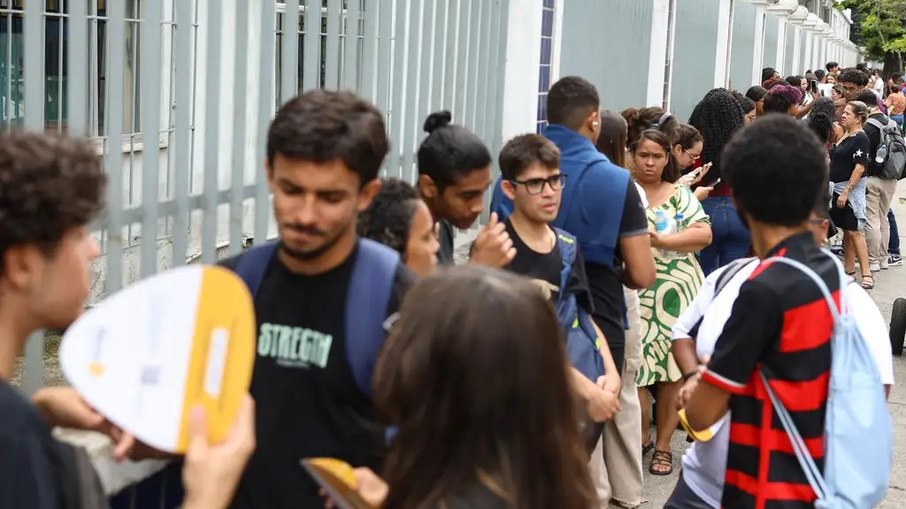 Estudantes encaram segundo dia do Exame Nacional do Ensino Médio (Enem) Estudantes encaram segundo dia do Exame Nacional do Ensino Médio (Enem)