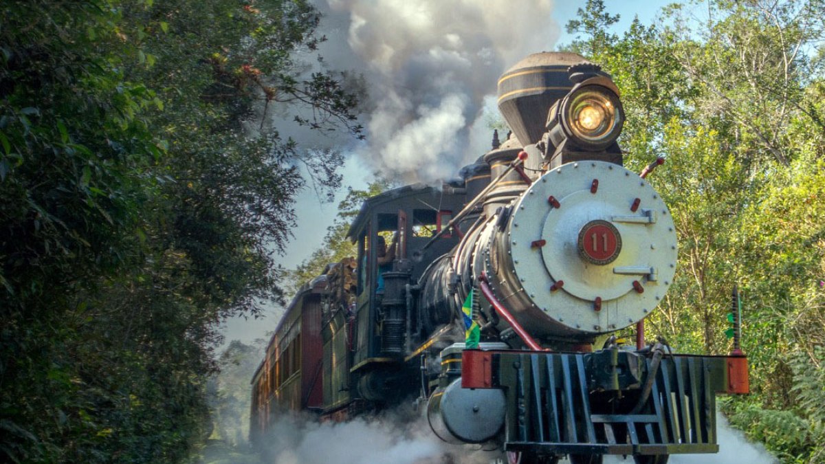 Maria Fumaça fabricada em 1884 faz o trajeto entre Morretes e Antonina (PR) Maria Fumaça fabricada em 1884 faz o trajeto entre Morretes e Antonina (PR)