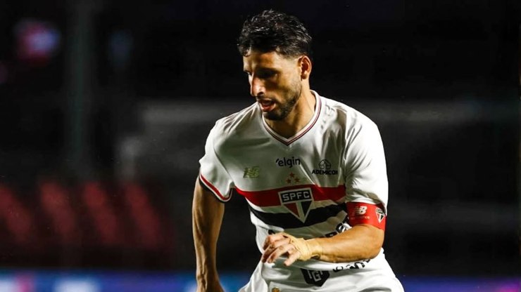 Calleri tem noite especial mas não evita derrota do São Paulo