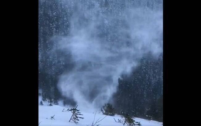 O polonês Michal Bielás conseguiu filmar um raro e peculiar fenômeno da natureza, chamado de 'tornado de neve'