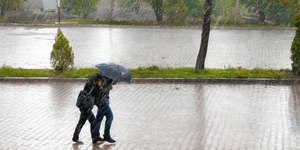 Inmet alerta para chuva acima de 100mm em 3 regiões nesta terça