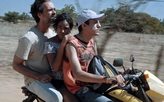 Filme brasileiro concorrente no Festival de Cannes ganha trailer