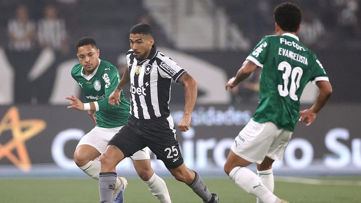 Palmeiras%20surpreende%20Botafogo%20e%20vence%20em%20pleno%20Nilton%20Santos