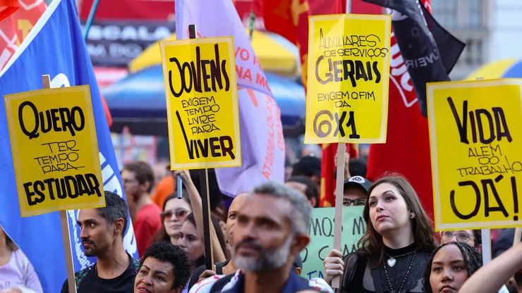 Câmara: pedido de vista adia votação da PEC do fim da escala 6x1