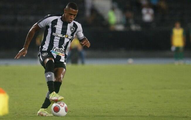 Gabriel Conceição celebra estreia no profissional pelo Botafogo: ‘Momento muito especial’