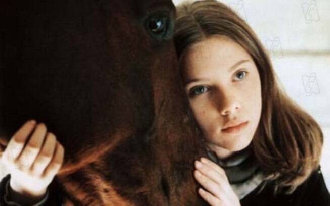 Scarlett Johansson não tinha nem 15 anos quando interpretou Grace MacLean em “O Encantador de Cavalos”