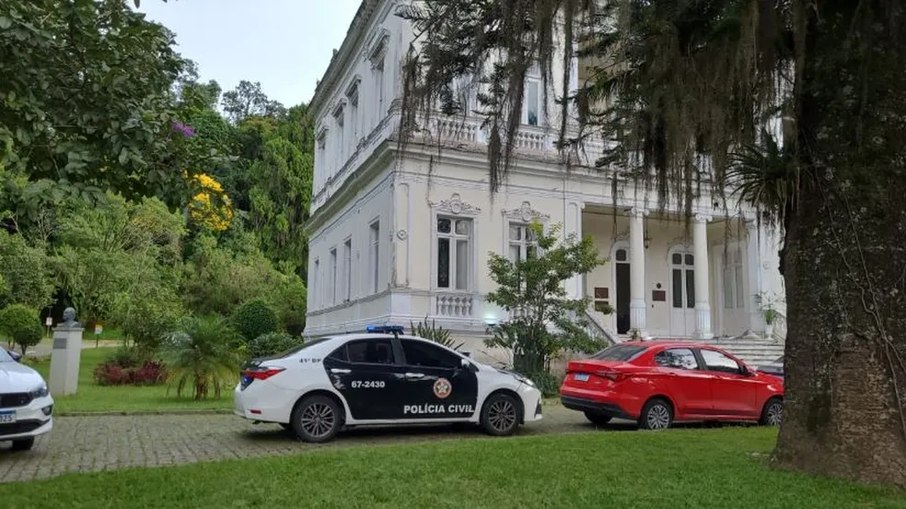 MPRJ e Polícia Civil cumprem mandado de busca na prefeitura de Petrópolis