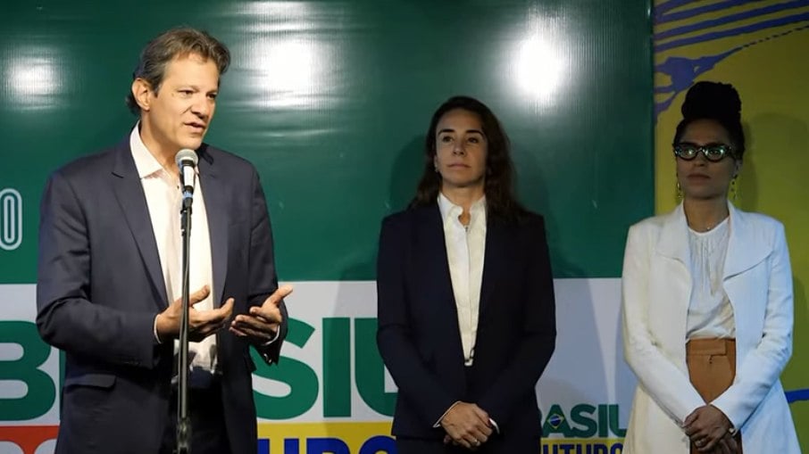 Fernando Haddad ao lado de Tatiana Rosito e Fernanda Santiago