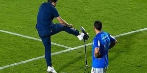 Abel Ferreira é multado por chutar microfone em jogo da Libertadores