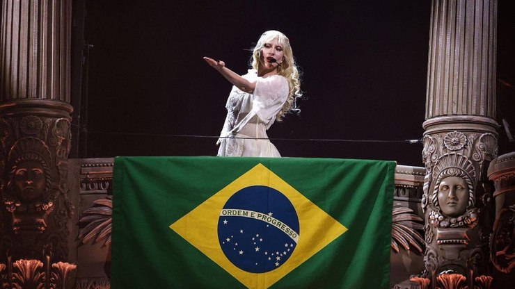 Lady%20Gaga%20deixa%20carta%20no%20Livro%20de%20Ouro%20do%20Copacabana%20Palace