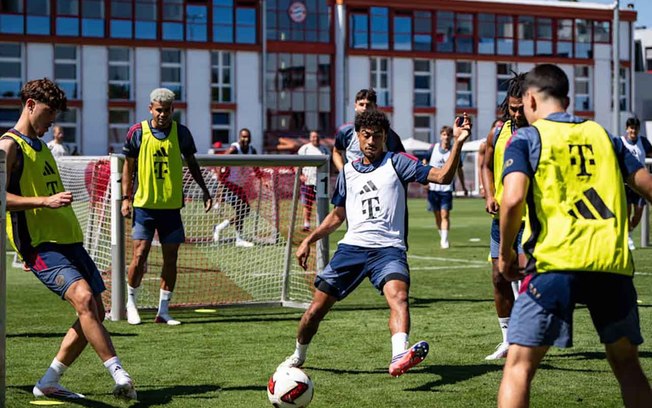 Jogadores do Bayern de Munique durante treinamento da equipe Jogadores do Bayern de Munique durante treinamento da equipe