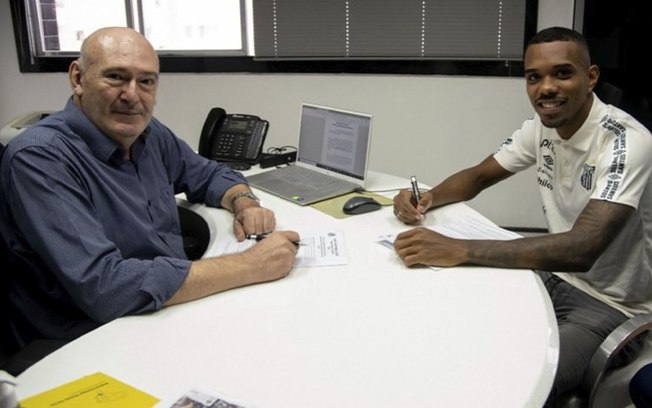 Santos renova com o lateral Lucas Pires até junho de 2026