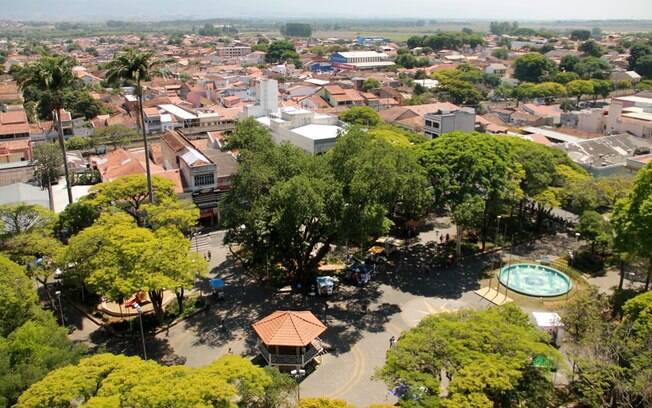 A pequena cidade de Caçapava conta com uma fábrica de chocolate que atrai turistas para uma visita guiada
