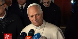 Papa Leão XIV critica ameaça contra o Irã e pede fim da guerra