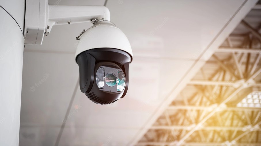 Câmeras de segurança são um dos itens recomendados na parte interna de hotéis