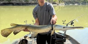 Jovem captura peixe híbrido raro de mais de 200 milhões de anos