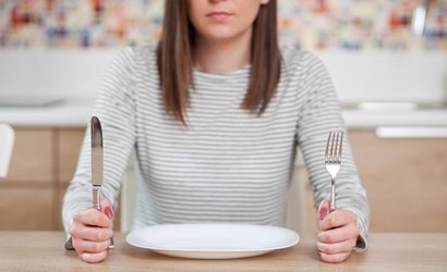 Dieta OMAD: comer apenas uma vez por dia é saudável?