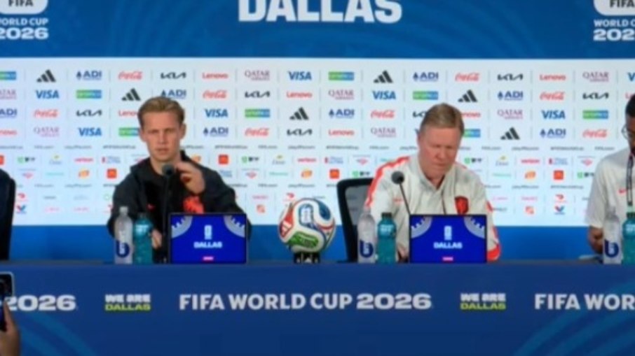 Coletiva De Jong antes de Holanda x Japão Coletiva De Jong antes de Holanda x Japão