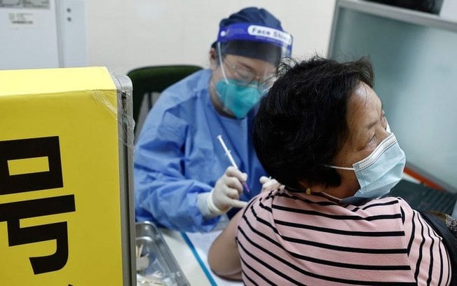 'Covid zero': por que China tem dificuldade para vacinar idosos