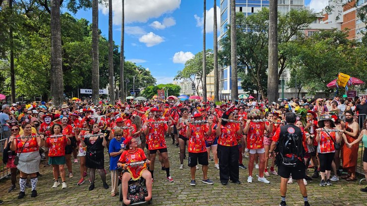 Samba Queixinho faz homenagem ao cinema mineiro no carnaval de BH