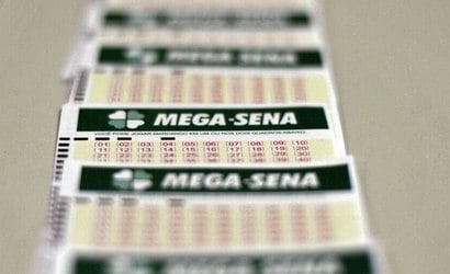 Mega-Sena: ninguém acerta dezenas e prêmio acumula