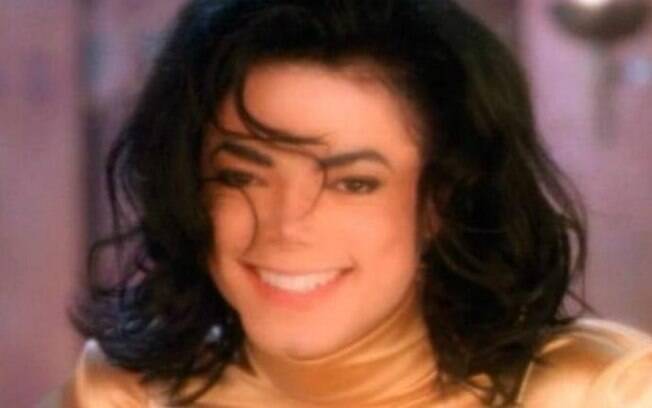 Michael Jackson ganha homenagem da irmã Janeth Jackson em seu 60º aniversário. O Rei do Pop morreu em 2009 aos 50 anos