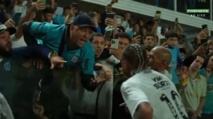 Neymar discute  com torcedor após derrota do Santos para o Inter