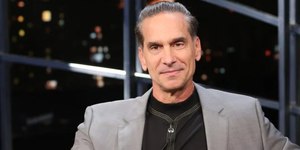 Victor Fasano relembra pegadinha em bastidor de novela: 'Me sacaneou'	