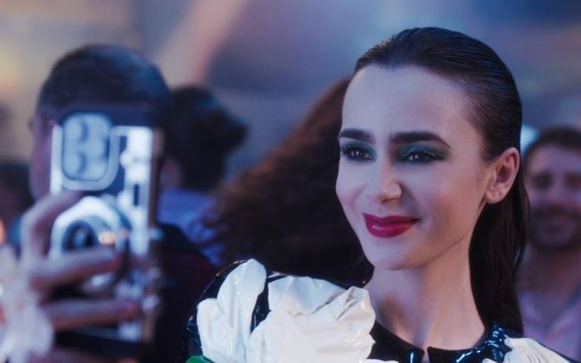 Lilly Collins fala sobre nova fase de sua personagem em Emily em Paris