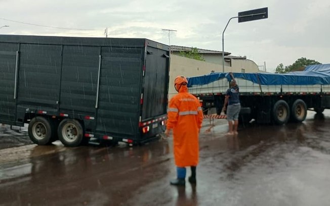Defesa Civil atua em pontos críticos durante chuva em Araçatuba