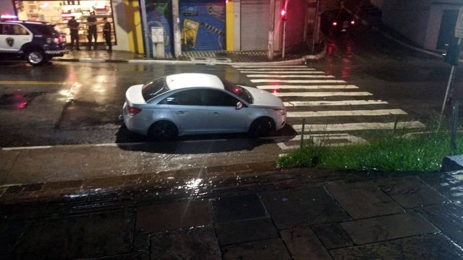 Quatro pessoas foram presas na ação. Quatro pessoas foram presas na ação.