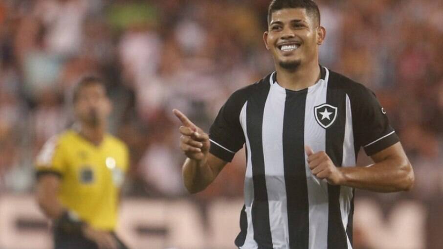 Erison vive fase mágica no Botafogo