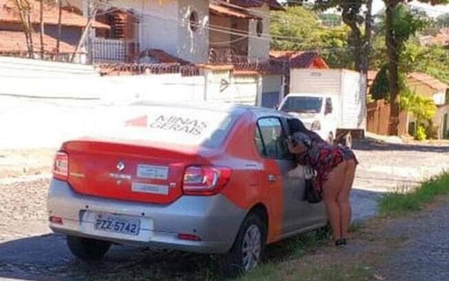 Homem é flagrado com prostituta em carro oficial do governo de Minas Gerais, em Belo Horizonte