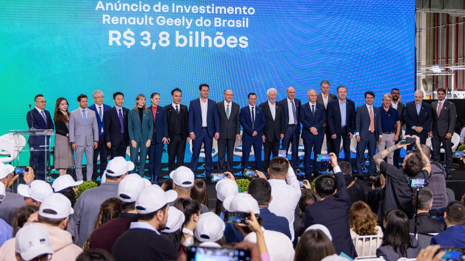 Renault e Geely anunciam aporte de R$ 3,8 bi e novos elétricos