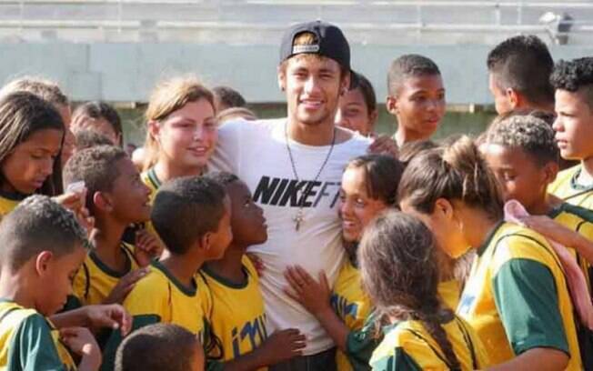 Instituto Neymar Jr completa 7 anos e craque relembra influência e projeta retomada em 2022
